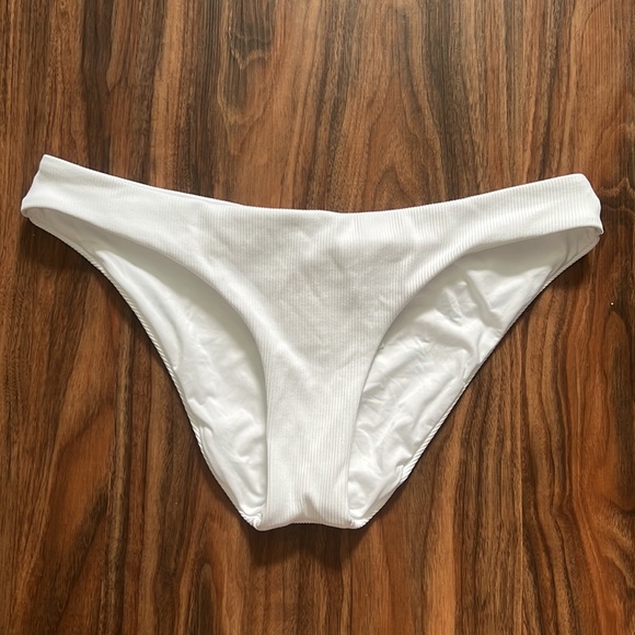 Becca Adela Fine Line Ruched Hipster Bikini Bottom - Picture 5 of 12